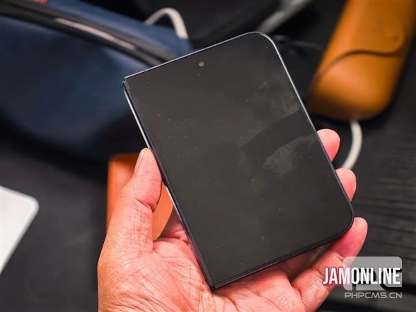 苹果首款折叠屏手机iPhone Ultra确认正常交付,确保按时发售不延期