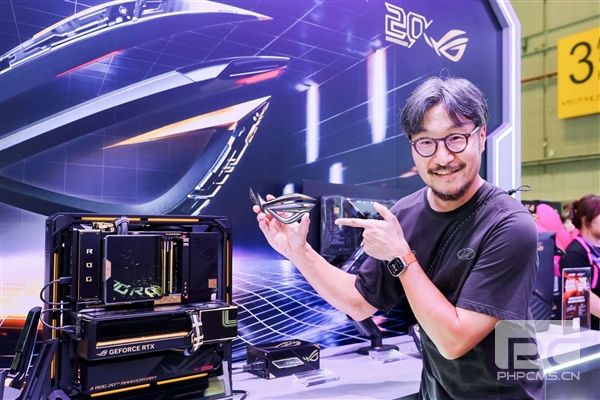 华硕ROG 20周年BW会展重磅发布:初代复刻版售价5206元,超频主板打破9GHz世界纪录