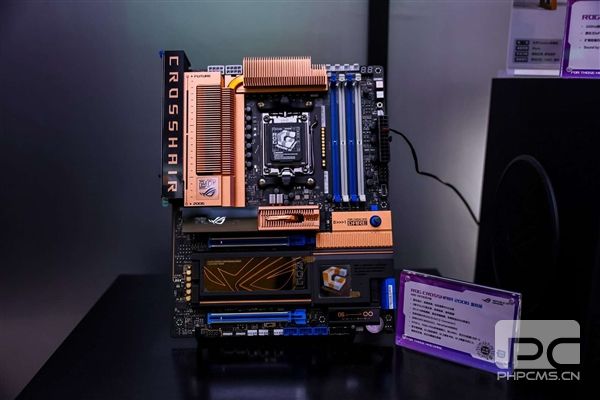 华硕ROG 20周年BW会展重磅发布:初代复刻版售价5206元,超频主板打破9GHz世界纪录