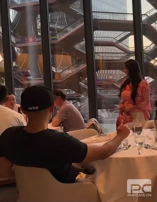 马云现身纽约平价餐厅引发世界杯观战猜想
