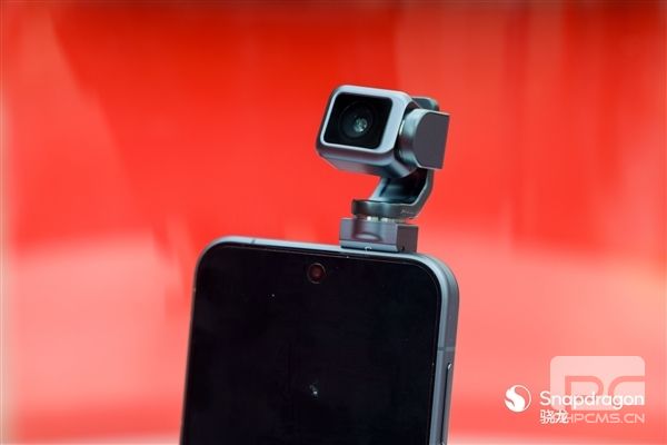 荣耀Robot Phone正式开启预约!创新智能手机新形态将于8月发布
