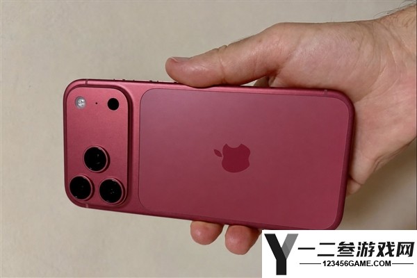 iPhone 18 Pro Max涨价1000元,起售价或达1.1万元,成为苹果史上最贵直板手机