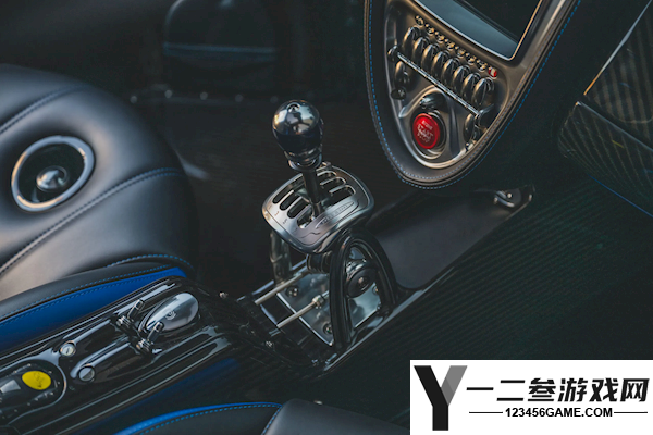 车主意外离世!绝世孤品帕加尼Huayra Roadster手动档即将拍卖