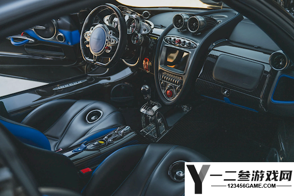 车主意外离世!绝世孤品帕加尼Huayra Roadster手动档即将拍卖