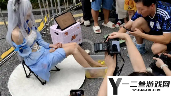 广州漫展Coser摆摊售卖泡脚水 50元一杯引发热议,官方严禁低俗行为