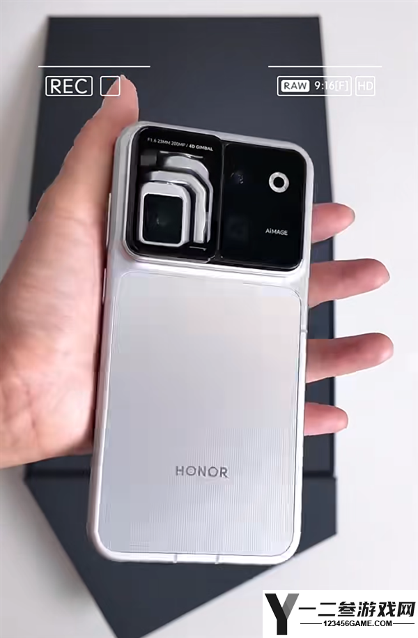 荣耀Robot Phone开箱:全球首款机械臂手机,科幻科技体验!