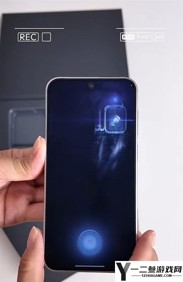荣耀Robot Phone开箱:全球首款机械臂手机,科幻科技体验!