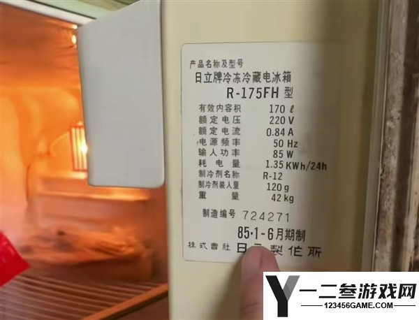 男子分享41年前旧冰箱:外观破损但内部依然可用