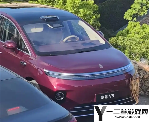 享界V8实车亮相:流线溜背设计与增程版最大续航339km