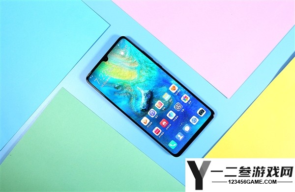 华为5G手机海外回归:国外花粉发布会现场展示十年珍藏,激动不已