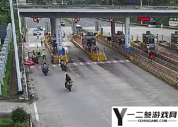 10台摩托车高速冲卡致1人死亡,网友评论:再次为禁摩政策发声