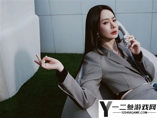 戚薇回应AI漫剧争议:卖脸被指缺钱,主动出击更明智
