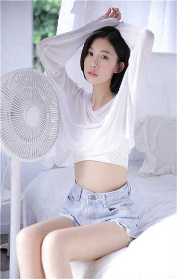 《ysl蜜桃色7777：春季必备的美妆单品》