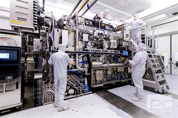 中国限制氦气出口：EUV光刻机面临挑战，全球芯片制造供应链风险加剧