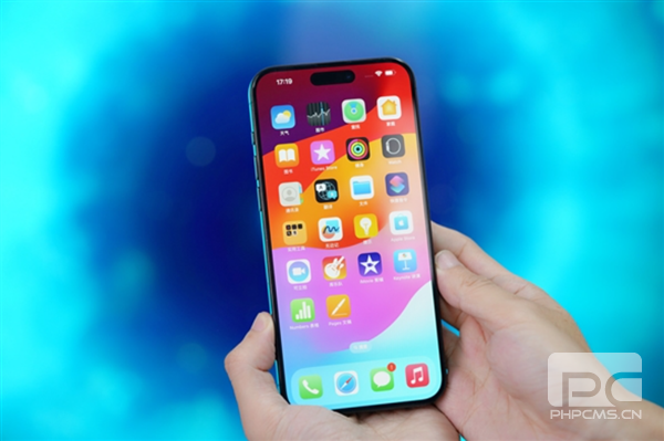苹果推出AI模型压缩技术：将270亿参数大模型嵌入iPhone