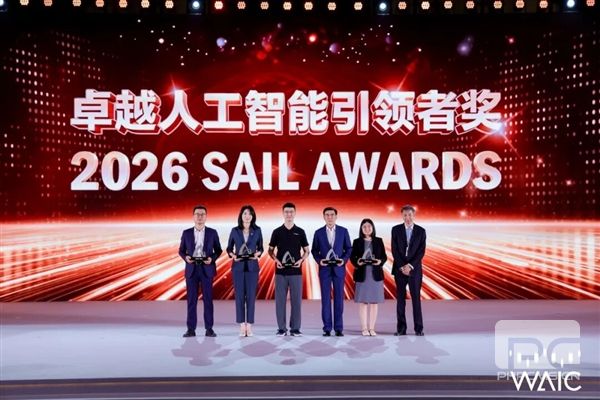 东方算芯3D AI芯片DF1000首次展出，成功获SAIL大奖，摆脱制程依赖！