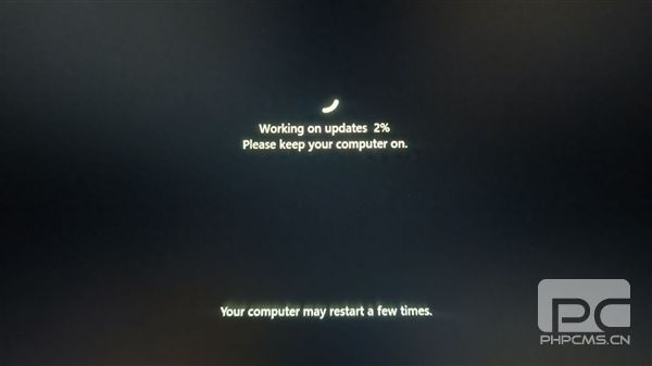 Win11频繁重启问题解读：微软确认更新期间需等待至少10分钟正常表现