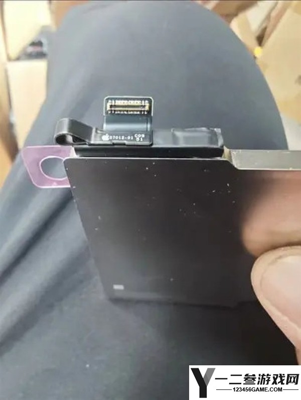 iPhone 18 Pro Max电池谍照曝光：祖传27W快充将延续，配备5400mAh大电池