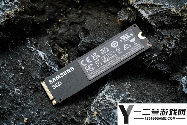 理想电脑扩容选择：实测三星990固态硬盘，PCIe 4.0高效能解析