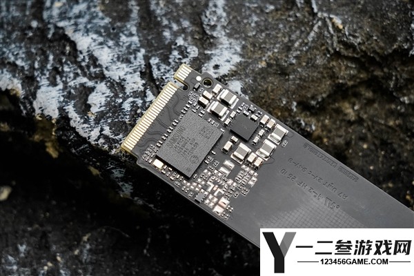 理想电脑扩容选择：实测三星990固态硬盘，PCIe 4.0高效能解析