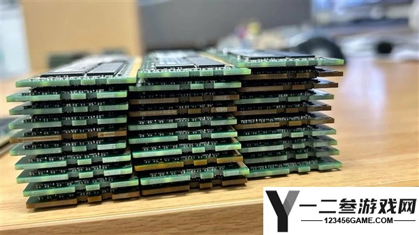 澳洲男子车库发现30条64GB DDR4内存，价值超8万元，翻了10几倍！
